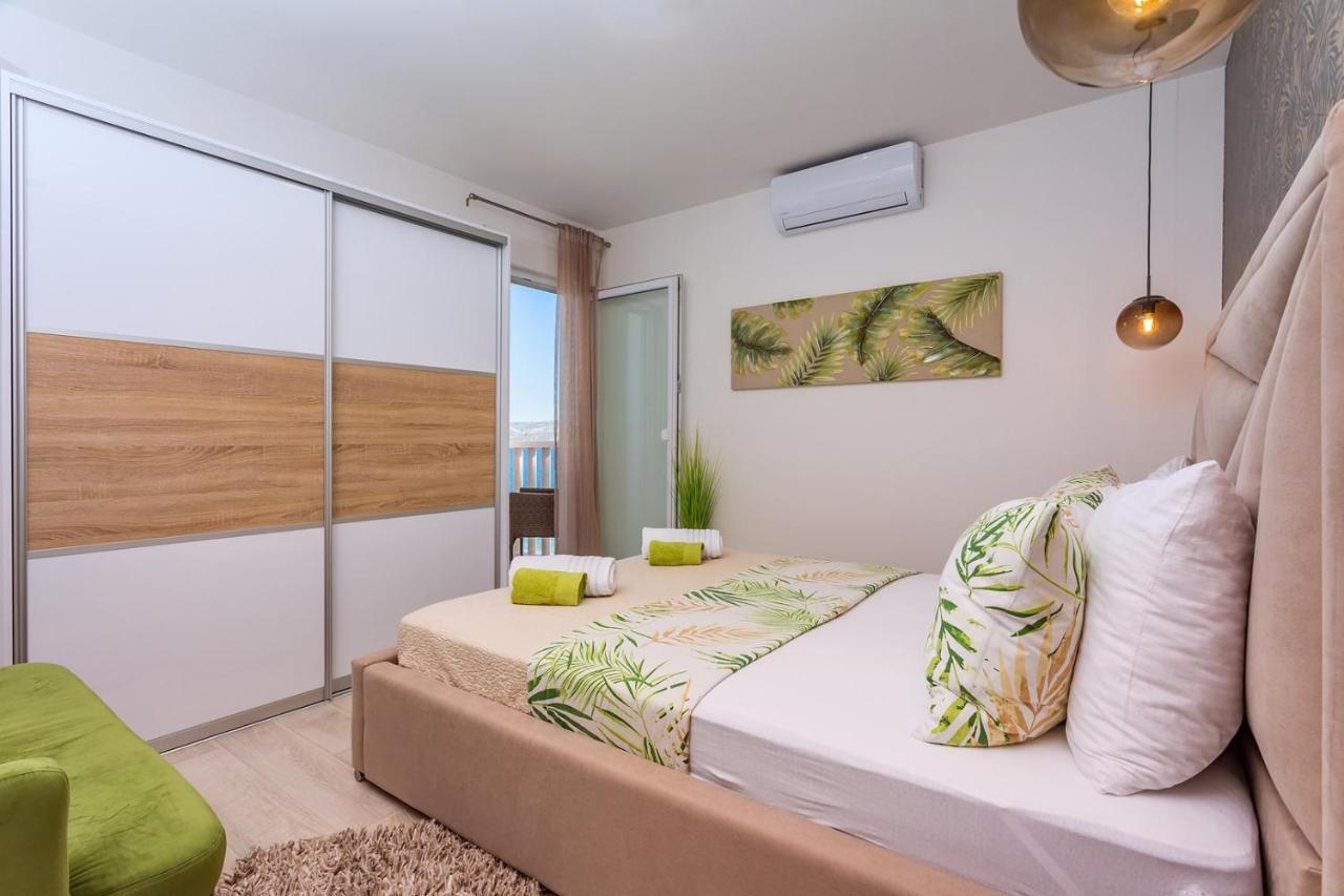 Villa Matan - Only 200M From The Sandy Beaches, Private 28M2 Pool Омиш Экстерьер фото